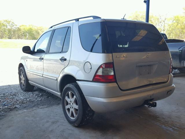 4JGAB72E2YA159426 - 2000 MERCEDES-BENZ ML 430 银色 照片 3
