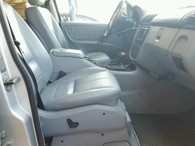 4JGAB72E2YA159426 - 2000 MERCEDES-BENZ ML 430 银色 照片 5
