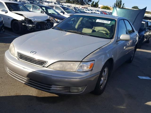 JT8BF28GXX0212840 - 1999 LEXUS ES 300 SILVER photo 2