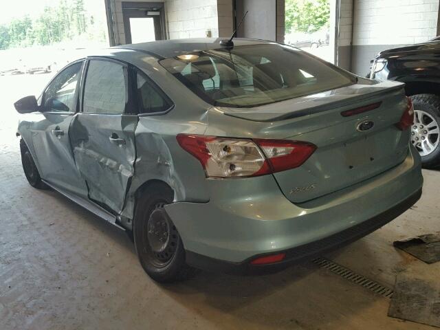 1FAHP3F26CL232457 - 2012 FORD FOCUS SE BLUE photo 3