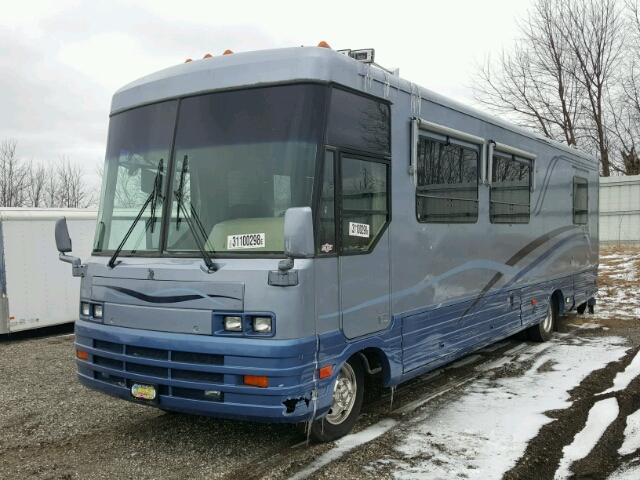 1GBKP37NXP3313402 - 1993 WINNEBAGO CHIEFTAN BLUE photo 2