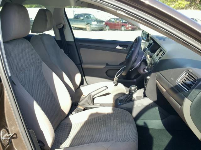 3VW2K7AJ4DM207624 - 2013 VOLKSWAGEN JETTA BASE 棕色 照片 5