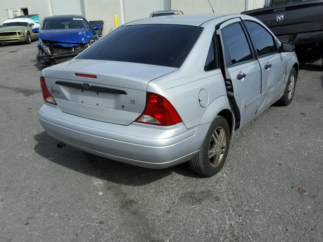 1FAFP34374W180713 - 2004 FORD FOCUS SE C SILVER photo 4