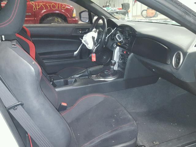 JF1ZNAA11D2728870 - 2013 TOYOTA SCION FR-S თეთრი ფოტო 5