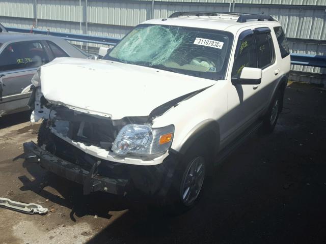 1FMEU7EE0AUA52841 - 2010 FORD EXPLORER E WHITE photo 2