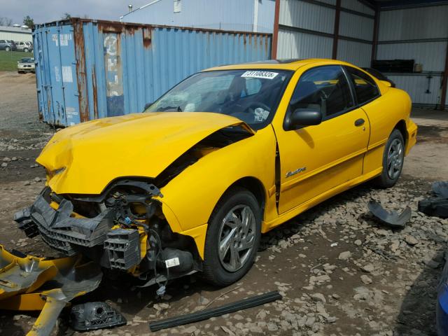 1G2JB12F627302056 - 2002 PONTIAC SUNFIRE SE YELLOW photo 2