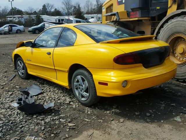 1G2JB12F627302056 - 2002 PONTIAC SUNFIRE SE YELLOW photo 3