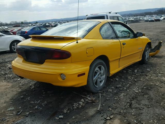 1G2JB12F627302056 - 2002 PONTIAC SUNFIRE SE YELLOW photo 4