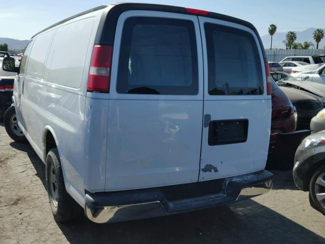 1GTEG15X031201618 - 2003 GMC SAVANA G15 WHITE photo 3