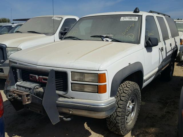 3GKGK26J8XG523507 - 1999 GMC SUBURBAN K WHITE photo 2