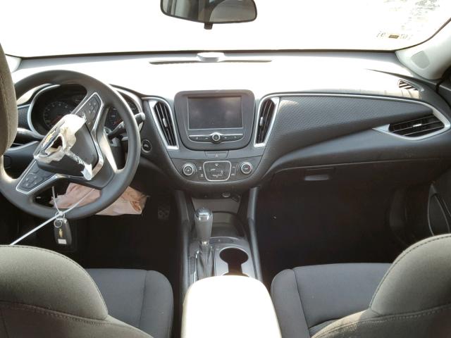 1G1ZB5ST1HF292071 - 2017 CHEVROLET MALIBU LS 银色 照片 9