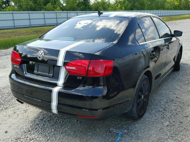 3VWD07AJ0EM390147 - 2014 VOLKSWAGEN JETTA SE BLACK photo 4