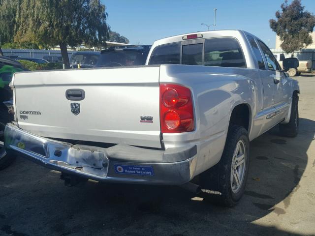 1D7HE52N17S214980 - 2007 DODGE DAKOTA LAR SILVER photo 4