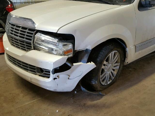 5LMFU28568LJ09494 - 2008 LINCOLN NAVIGATOR 白色 照片 9