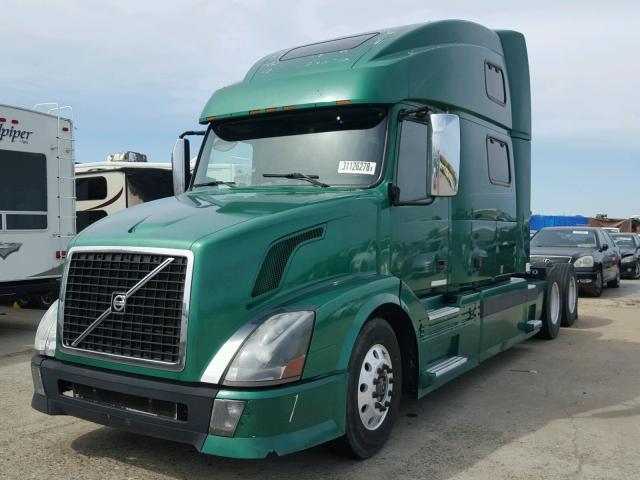 4V4NC9TH15N375901 - 2005 VOLVO VN VNL GREEN photo 2