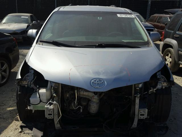 5TDZK3DC9ES489526 - 2014 TOYOTA SIENNA BAS SILVER photo 9