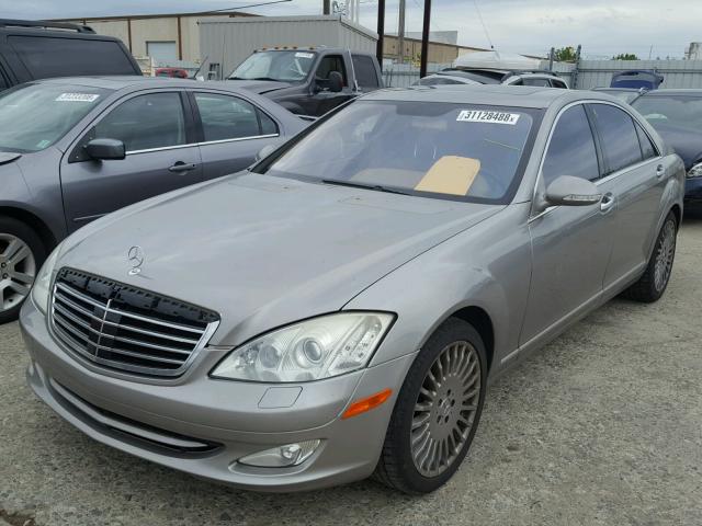 WDDNG71X07A057427 - 2007 MERCEDES-BENZ S 550 GRAY photo 2