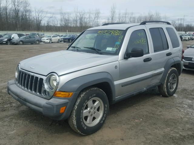 1J4GL48K35W602697 - 2005 JEEP LIBERTY SP GRAY photo 2