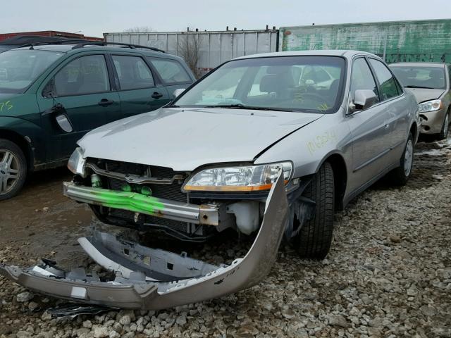 JHMCG564XXC010526 - 1999 HONDA ACCORD LX SILVER photo 2