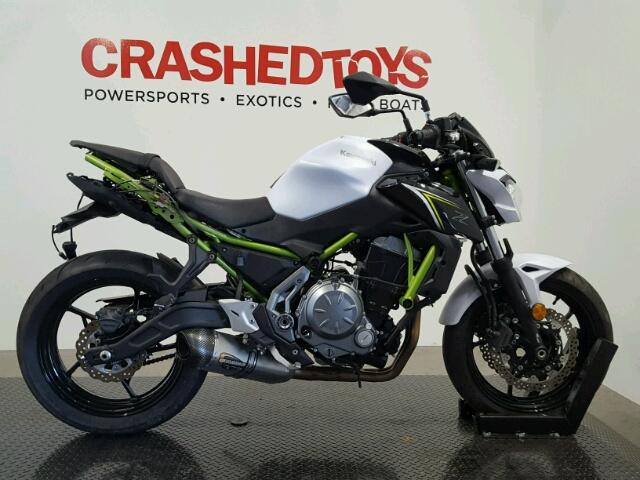 JKAEREG19HDA02001 - 2017 KAWASAKI ER650 G WHITE photo 1