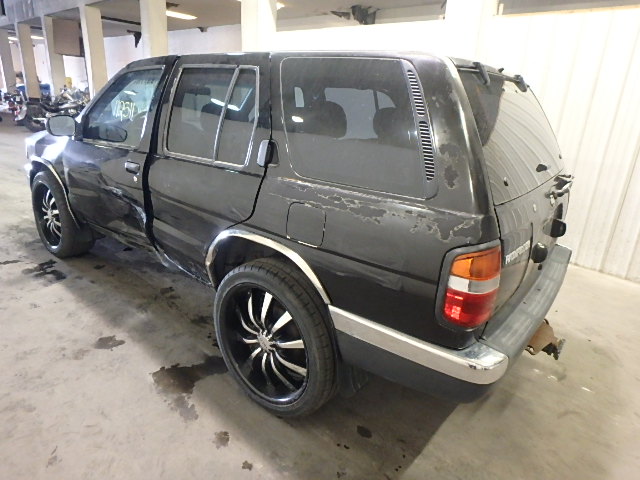 JN8AR05Y0WW279940 - 1998 NISSAN PATHFINDER BLACK photo 3