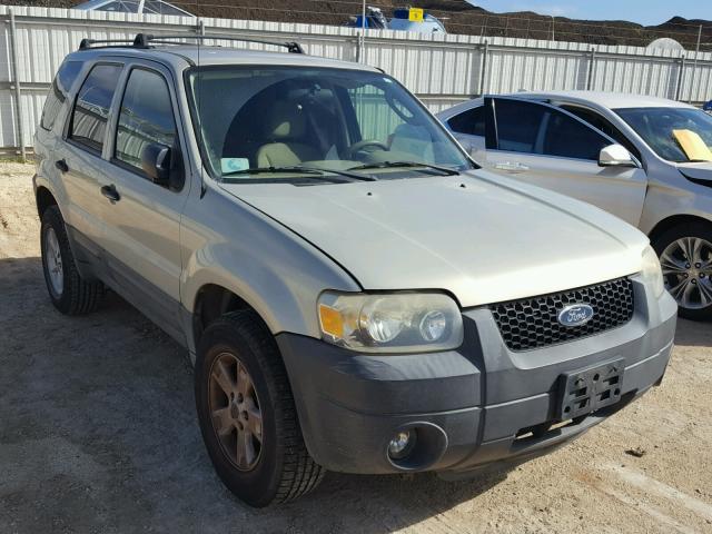 1FMCU03166KA29405 - 2006 FORD ESCAPE GOLD photo 1