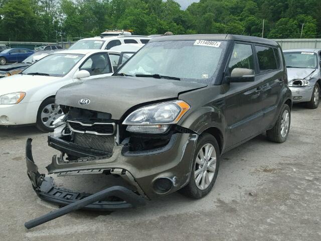 KNDJT2A68D7532037 - 2013 KIA SOUL GREEN photo 2