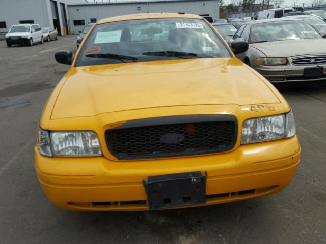 2FABP7AV9BX143269 - 2011 FORD CROWN VICT YELLOW photo 9