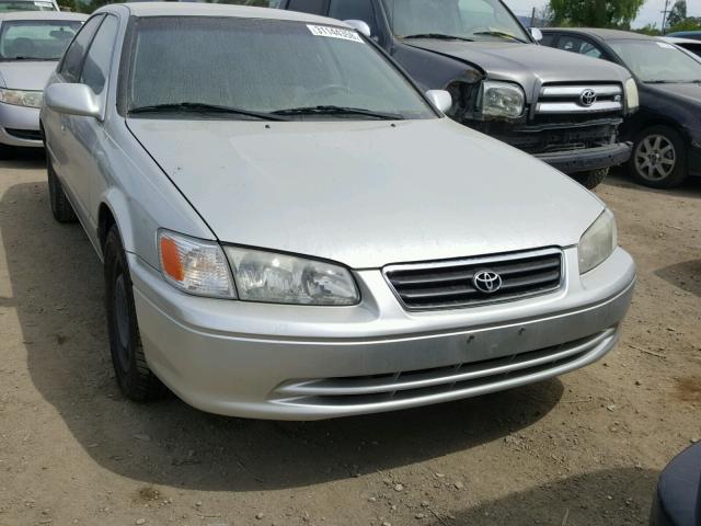 JT2BG22KXY0456266 - 2000 TOYOTA CAMRY CE 银色 照片 1