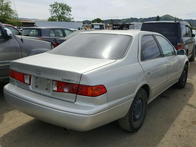 JT2BG22KXY0456266 - 2000 TOYOTA CAMRY CE 银色 照片 4