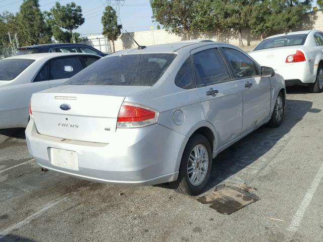 1FAHP35N08W237347 - 2008 FORD FOCUS SE SILVER photo 4