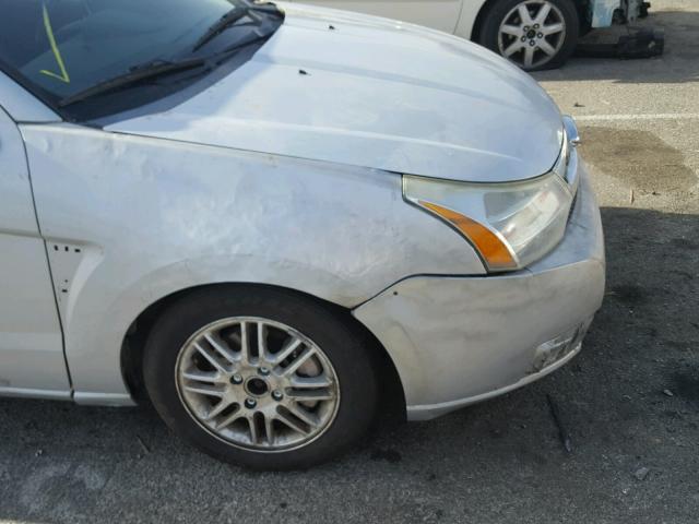 1FAHP35N08W237347 - 2008 FORD FOCUS SE SILVER photo 9