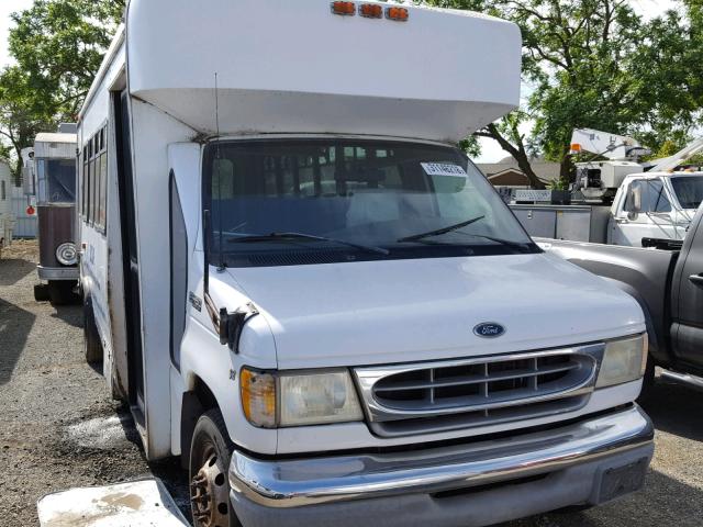 1FDXE45S11HA77024 - 2001 FORD E450 SUPER WHITE photo 1