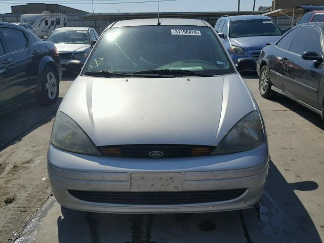 1FAFP33P43W238070 - 2003 FORD FOCUS LX SILVER photo 9