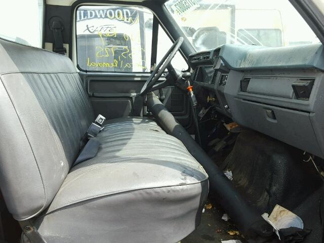 1FDNK74C0PVA28760 - 1993 FORD F700 F WHITE photo 5