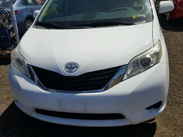 5TDKK3DC1BS060197 - 2011 TOYOTA SIENNA LE WHITE photo 9