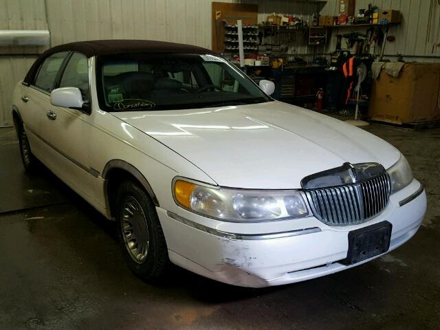 1LNHM83W8XY632242 - 1999 LINCOLN TOWN CAR C WHITE photo 1