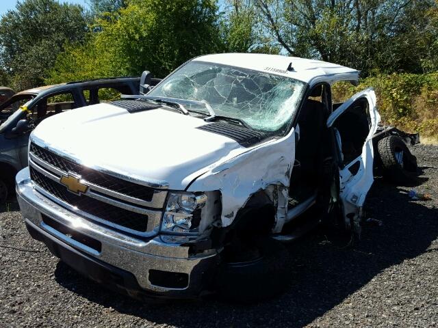 1GC4K0C80CF228322 - 2012 CHEVROLET SILVERADO WHITE photo 2