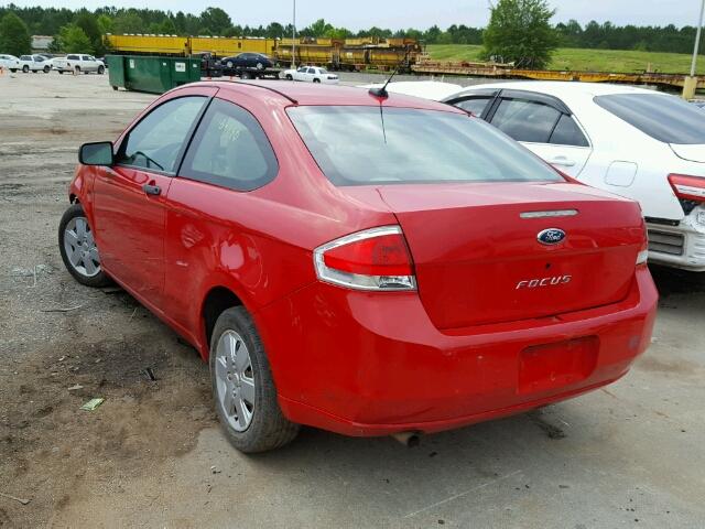 1FAHP32N58W194841 - 2008 FORD FOCUS S/SE RED photo 3