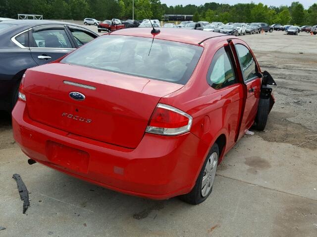 1FAHP32N58W194841 - 2008 FORD FOCUS S/SE RED photo 4