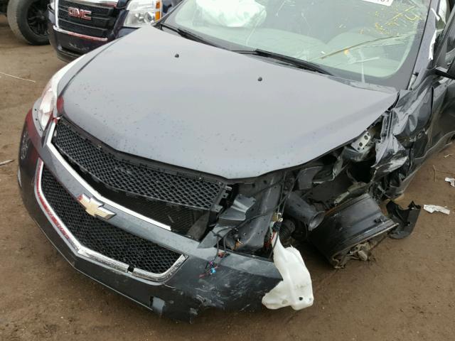 1GNKRFED7CJ304901 - 2012 CHEVROLET TRAVERSE L GRAY photo 9