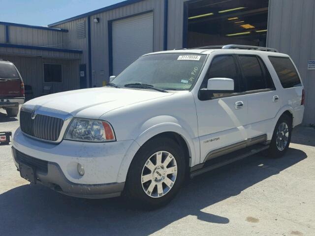 5LMFU27R74LJ19465 - 2004 LINCOLN NAVIGATOR WHITE photo 2