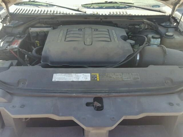 5LMFU27R74LJ19465 - 2004 LINCOLN NAVIGATOR თეთრი ფოტო 7