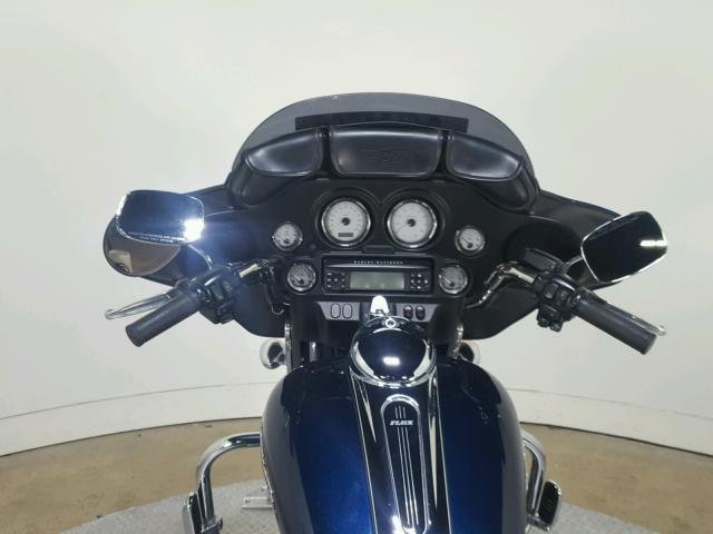 1HD1KBM19CB685474 - 2012 HARLEY-DAVIDSON FLHX STREE BLUE photo 17