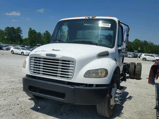 1FVACWDT78HZ51915 - 2008 FREIGHTLINER M2 106 MED WHITE photo 2