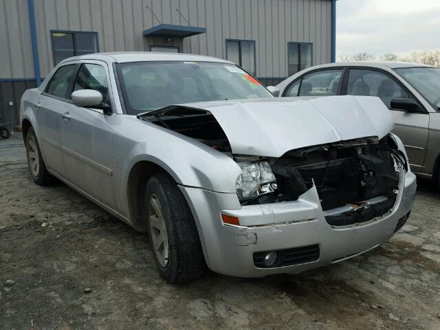 2C3JA53G25H174148 - 2005 CHRYSLER 300 TOURIN SILVER photo 1