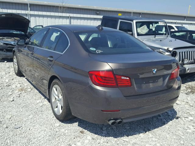 WBAXH5C51CDW06946 - 2012 BMW 528 XI GRAY photo 3