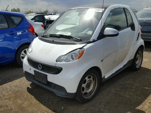 WMEEJ3BA4DK694777 - 2013 SMART FORTWO PUR WHITE photo 2