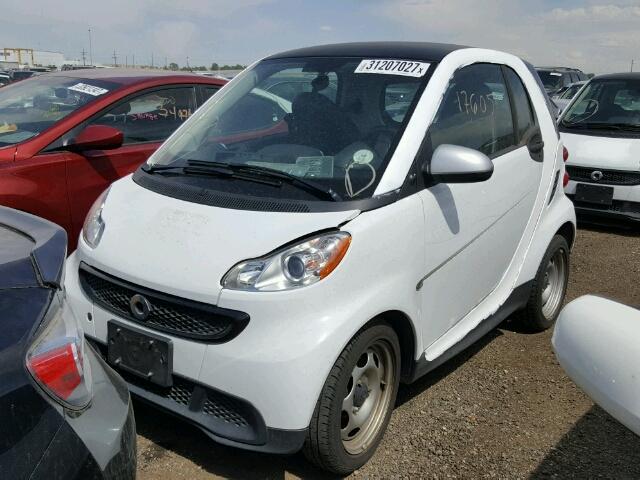 WMEEJ3BA4DK698408 - 2013 SMART FORTWO PUR WHITE photo 2