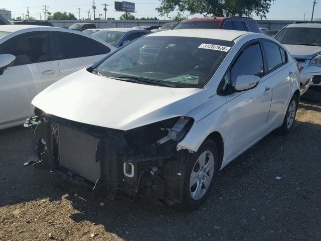 KNAFX4A67F5321445 - 2015 KIA FORTE LX WHITE photo 2